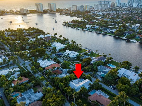 1025 N Southlake Dr, Hollywood, FL 33019