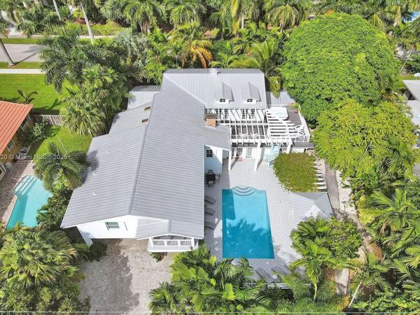 1025 N Southlake Dr, Hollywood, FL 33019