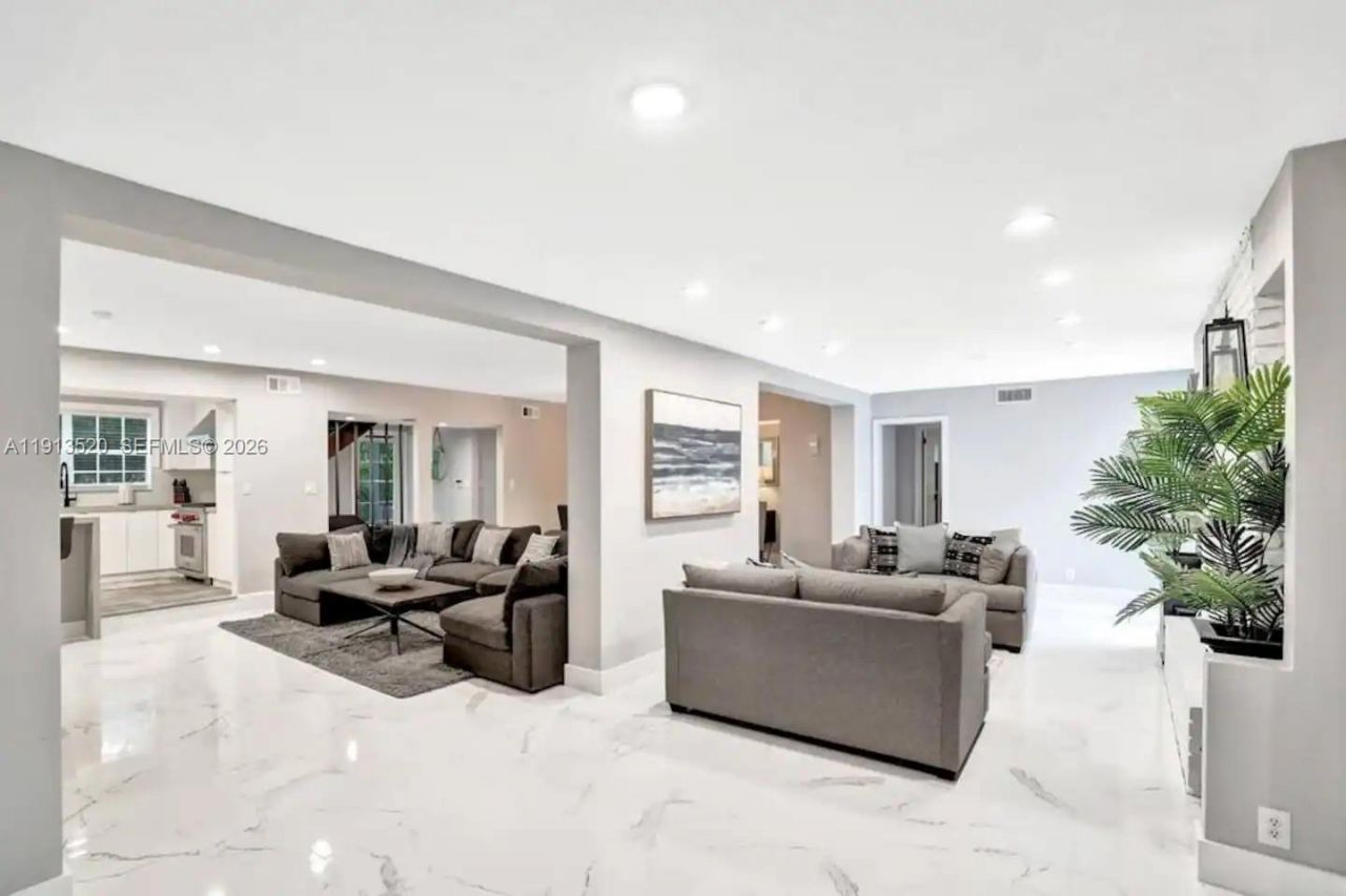 1025 N Southlake Dr, Hollywood, FL 33019 Photo