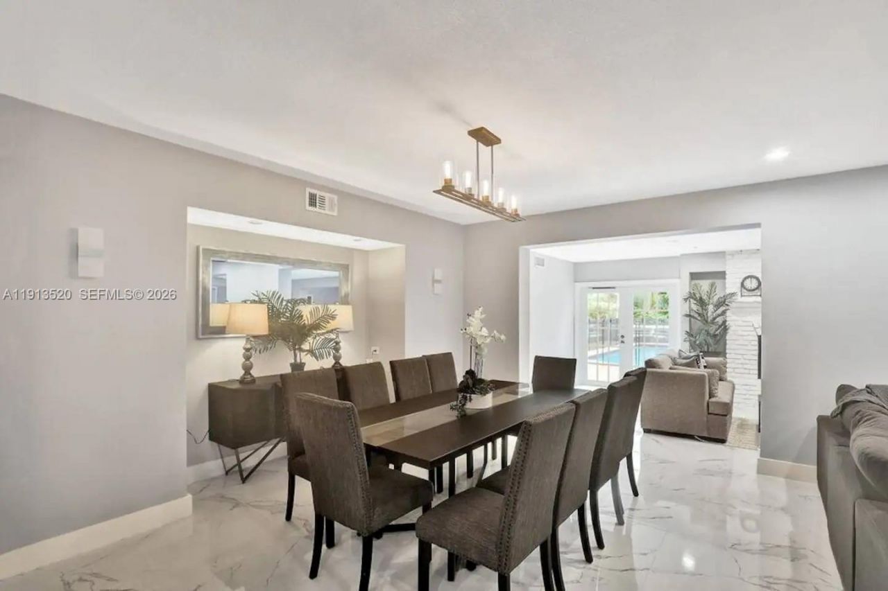 1025 N Southlake Dr, Hollywood, FL 33019 Photo