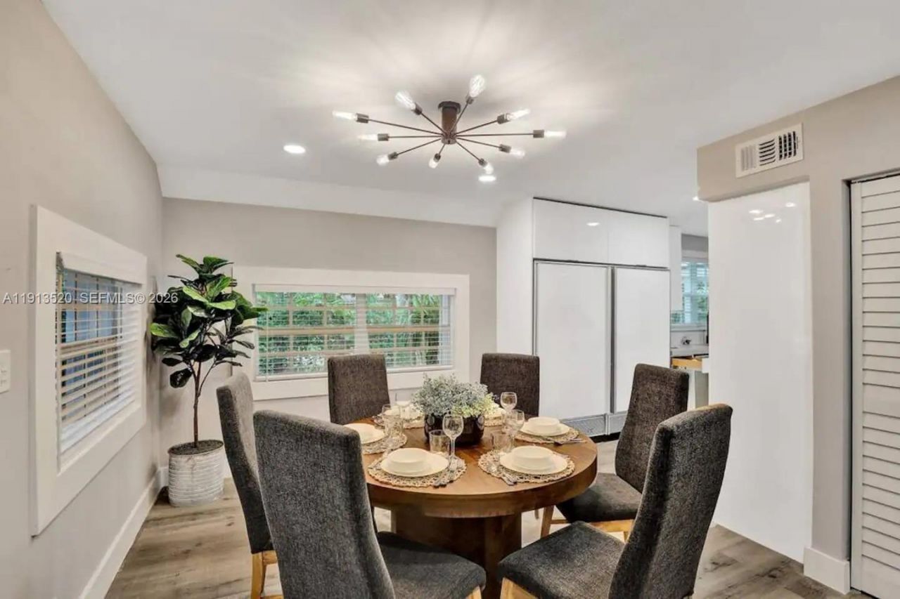 1025 N Southlake Dr, Hollywood, FL 33019 Photo