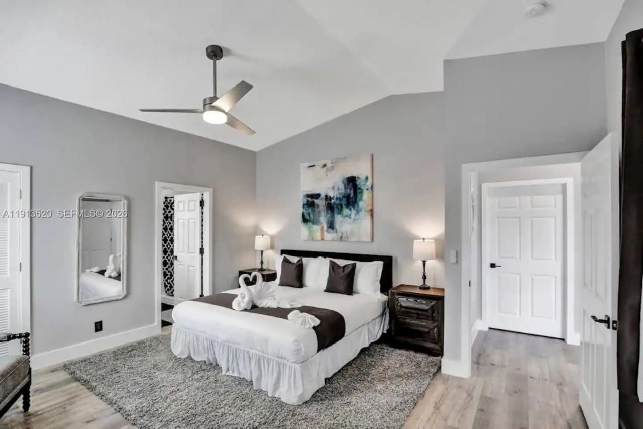 1025 N Southlake Dr, Hollywood, FL 33019 Photo