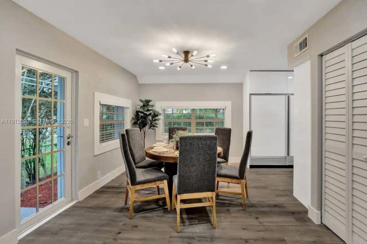 1025 N Southlake Dr, Hollywood, FL 33019 Photo