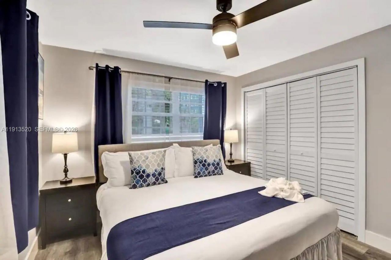 1025 N Southlake Dr, Hollywood, FL 33019 Photo