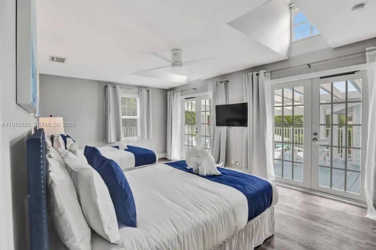 1025 N Southlake Dr, Hollywood, FL 33019 Photo