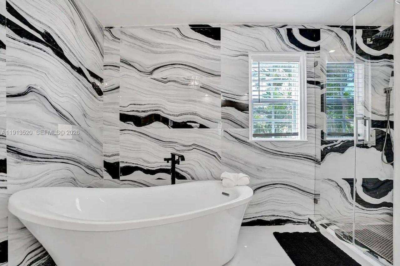 1025 N Southlake Dr, Hollywood, FL 33019 Photo