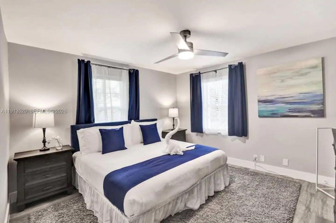 1025 N Southlake Dr, Hollywood, FL 33019 Photo