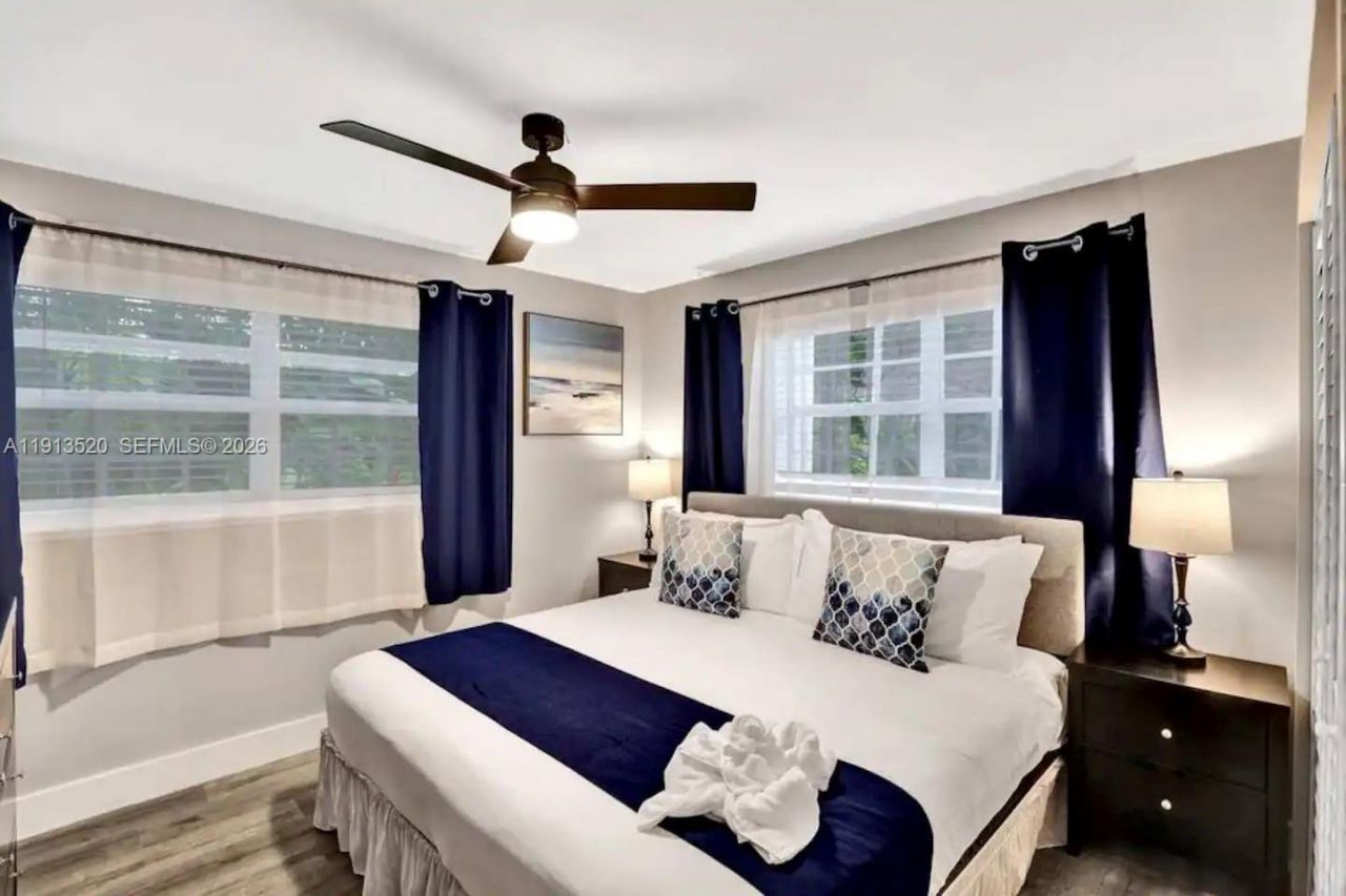 1025 N Southlake Dr, Hollywood, FL 33019 Photo