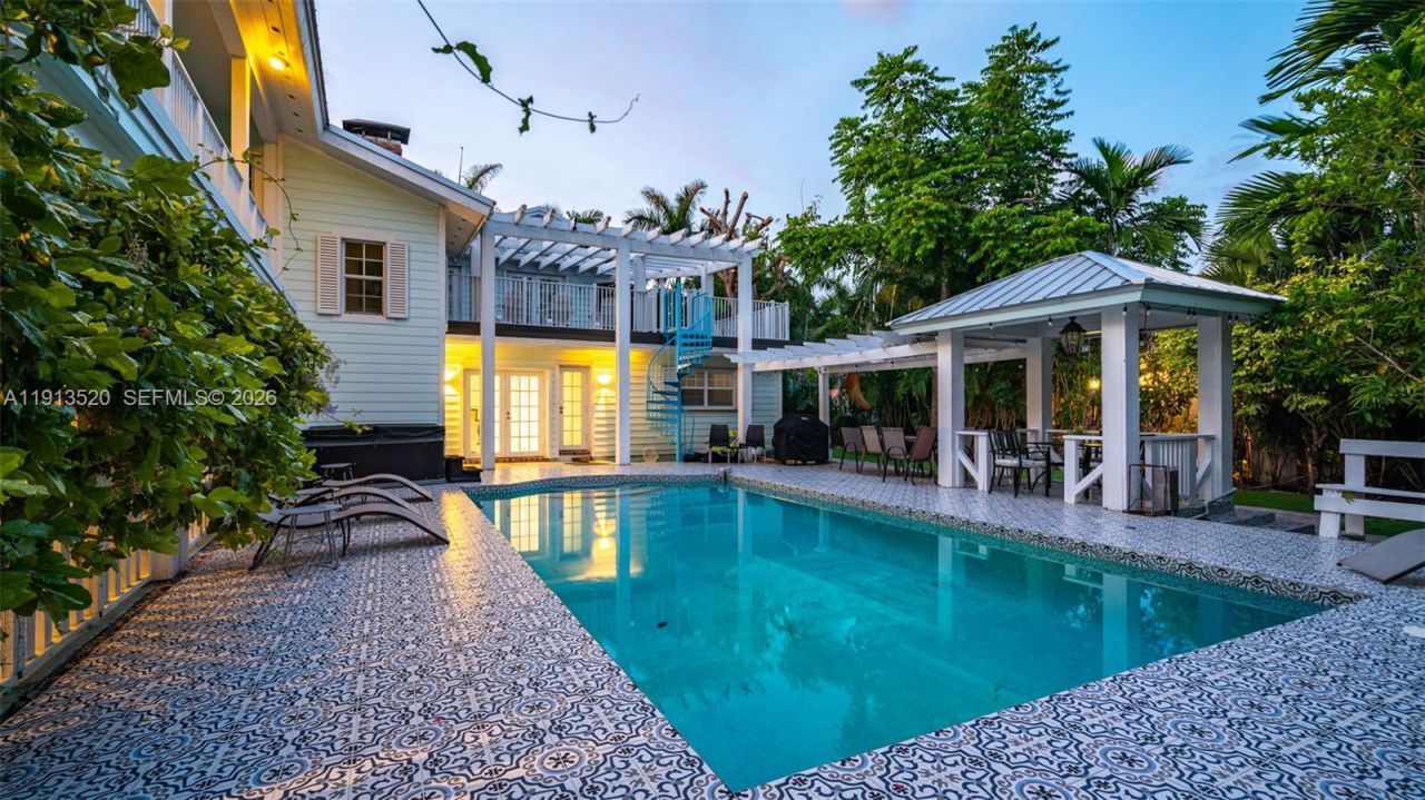 1025 N Southlake Dr, Hollywood, FL 33019 Photo