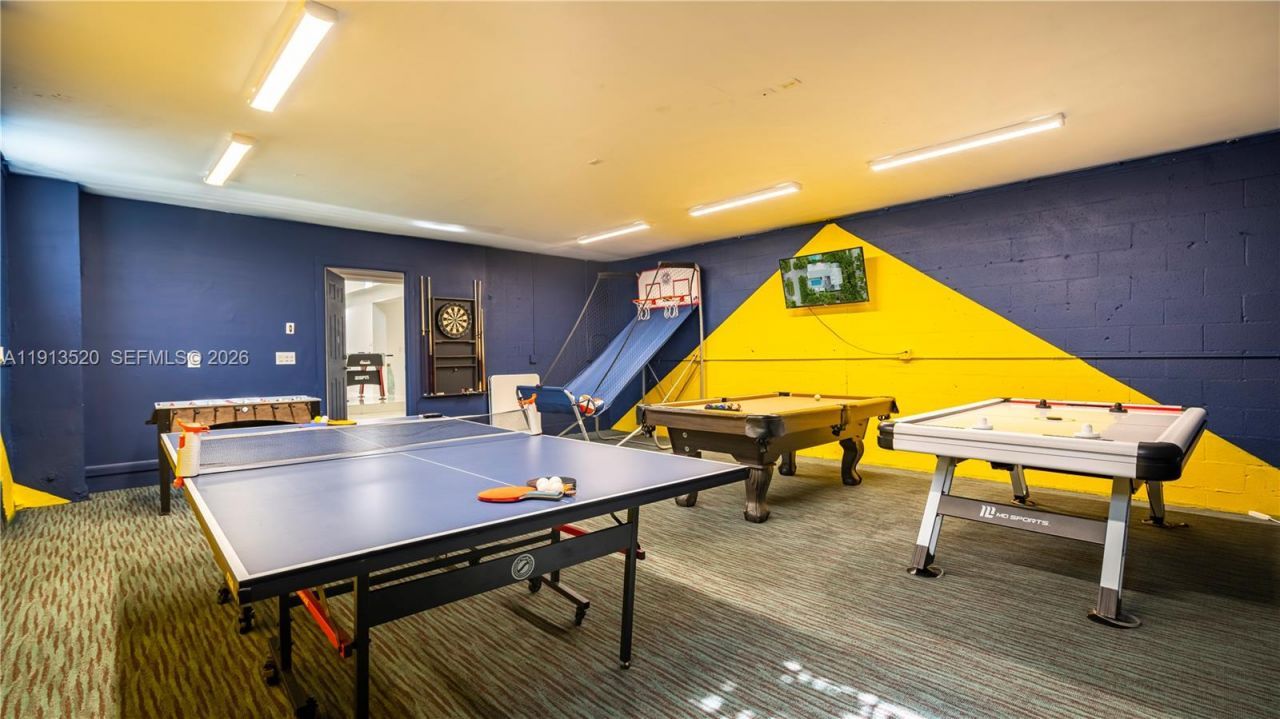 1025 N Southlake Dr, Hollywood, FL 33019 Photo