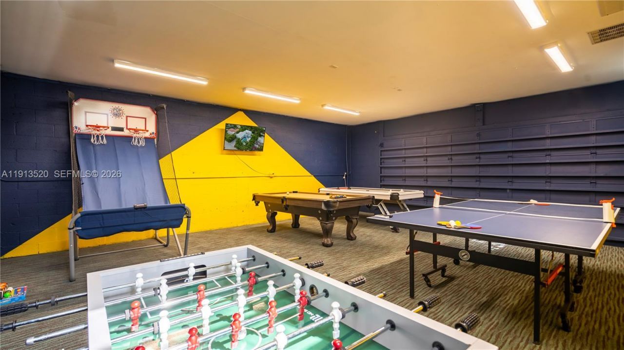 1025 N Southlake Dr, Hollywood, FL 33019 Photo