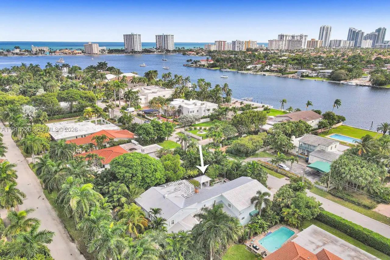 1025 N Southlake Dr, Hollywood, FL 33019 Photo