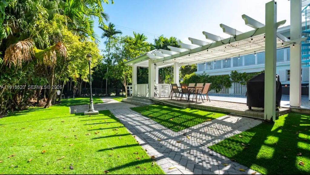 1025 N Southlake Dr, Hollywood, FL 33019 Photo