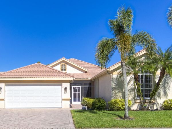 648 SW Lake Charles Circle, Port Saint Lucie, FL 34986