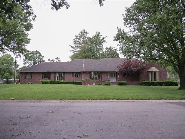 1102 Nakomis Drive, Paola, KS 66071