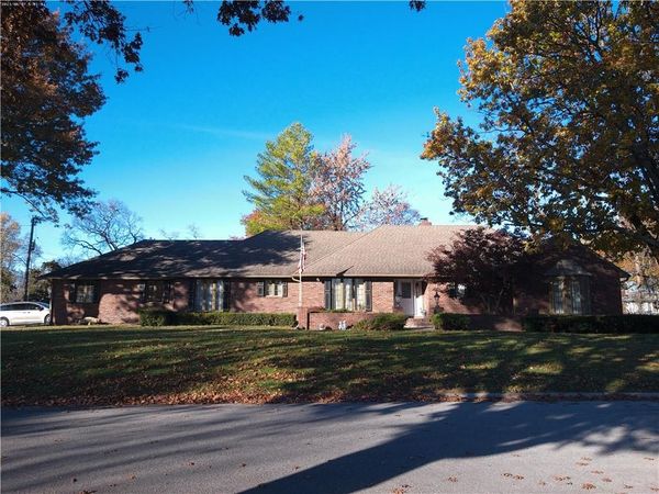 1102 Nakomis Drive, Paola, KS 66071