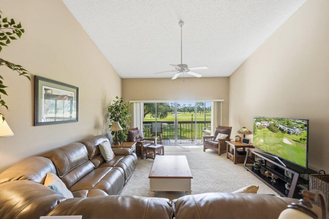 9430 Meadowood Drive, Unit 205, Fort Pierce, FL 34951 Photo