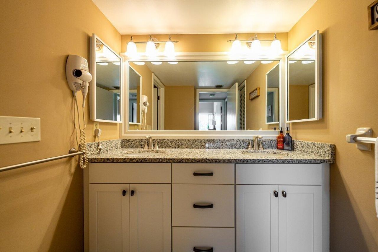 9430 Meadowood Drive, Unit 205, Fort Pierce, FL 34951 Photo