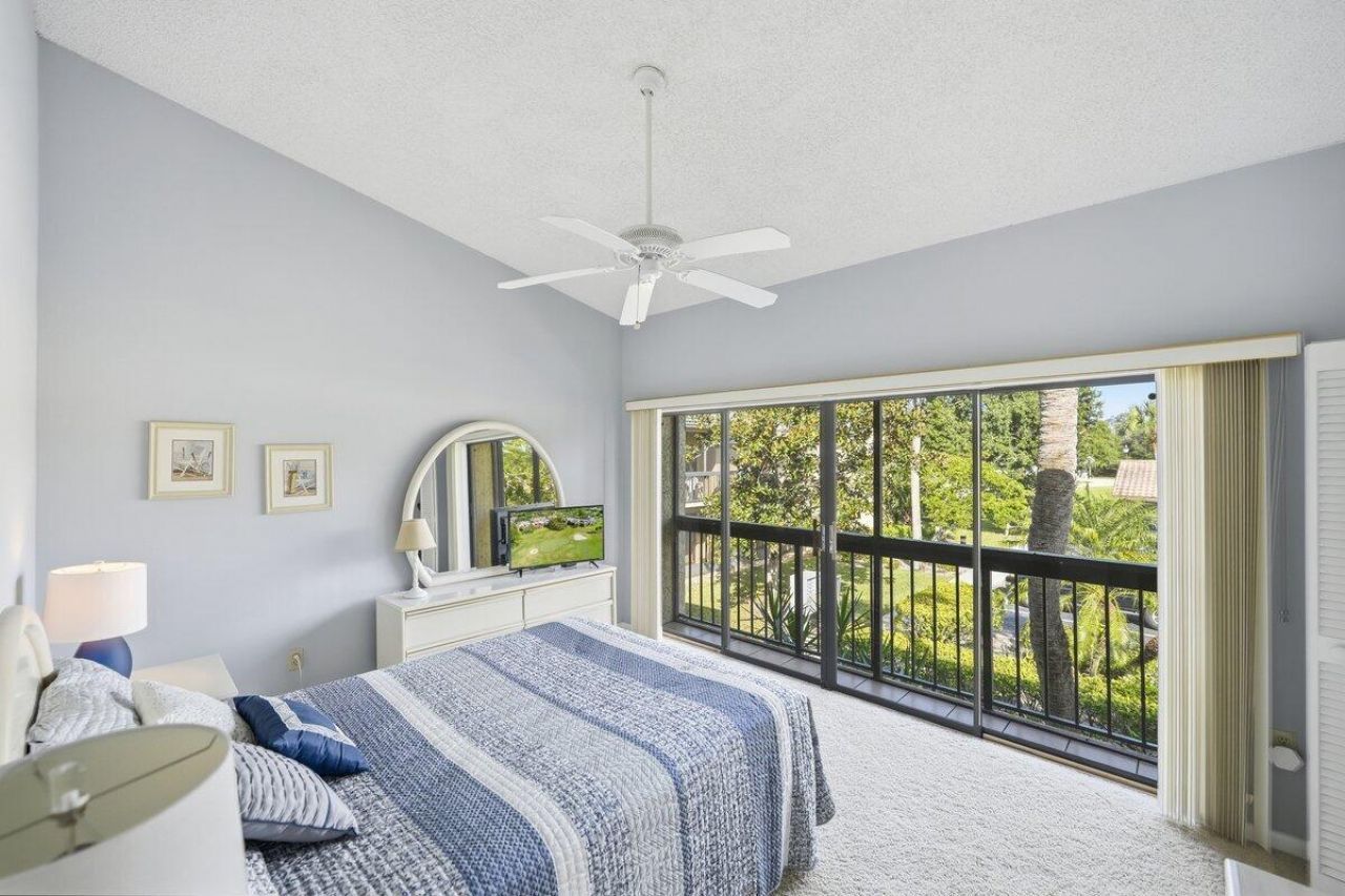 9430 Meadowood Drive, Unit 205, Fort Pierce, FL 34951 Photo