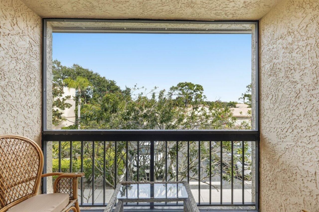 9430 Meadowood Drive, Unit 205, Fort Pierce, FL 34951 Photo