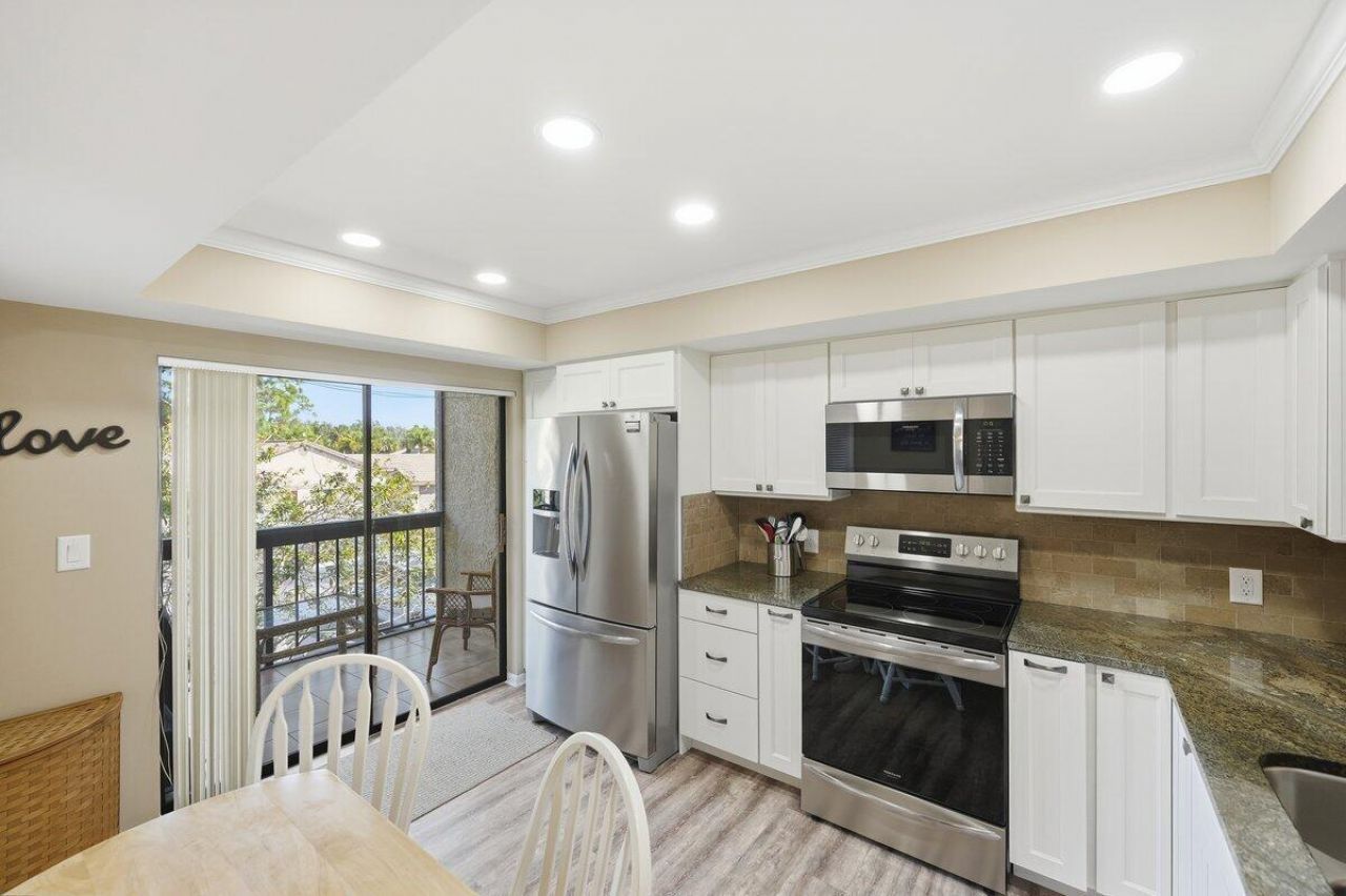 9430 Meadowood Drive, Unit 205, Fort Pierce, FL 34951 Photo