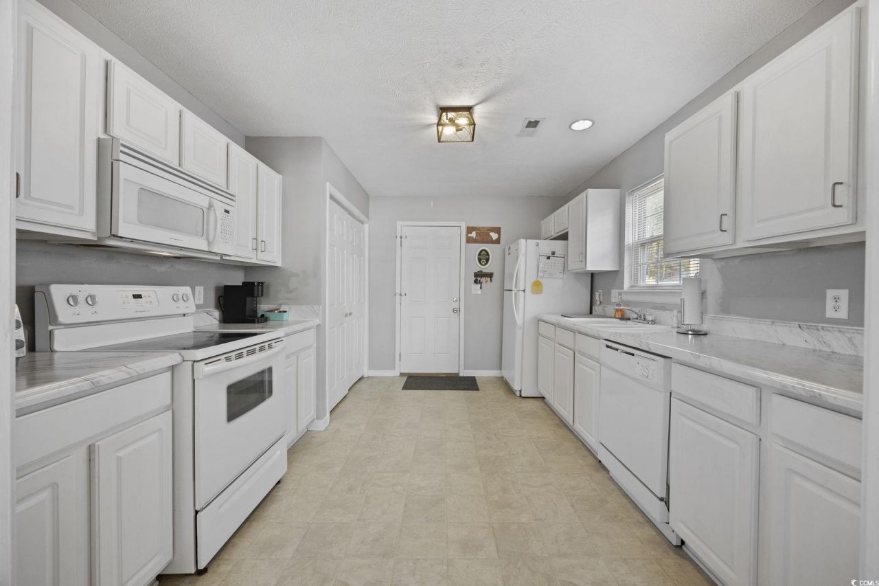 2902 Silver Leaf Circle Photo 8