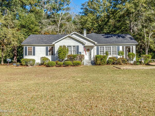 602 Simpson Hwy 149, Magee, MS 39111