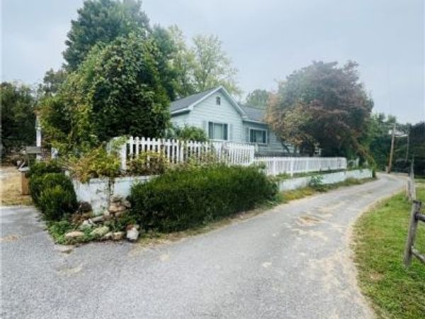 109 Georges Drive, Malden, WV 25306