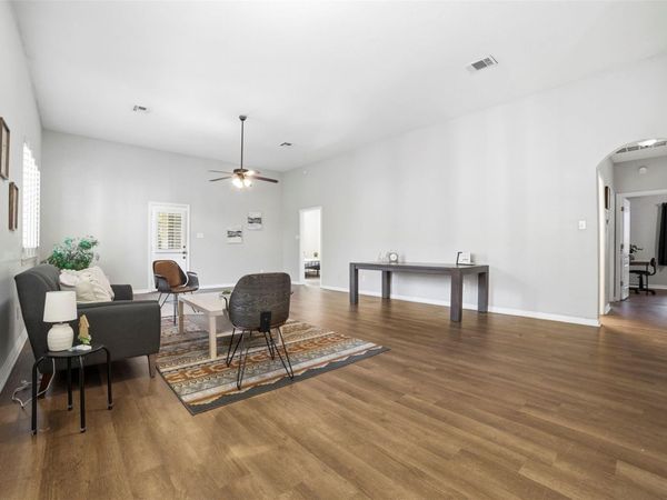 409 E Austin Ave, Round Rock, TX 78664