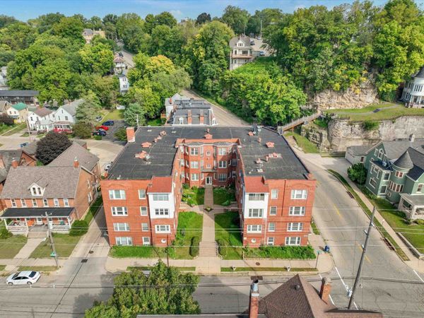 201 W 17th Street, Dubuque, IA 52001