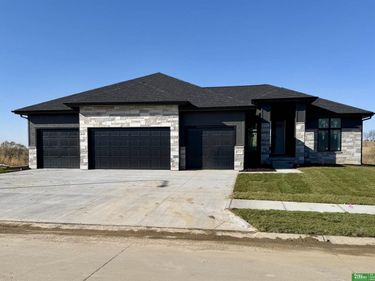 5714 N 213th Avenue, Elkhorn, NE 68022