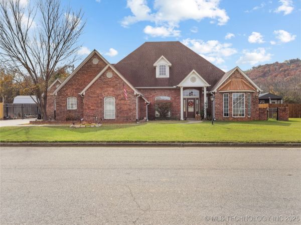 303 Nanih Waiya, Poteau, OK 74953