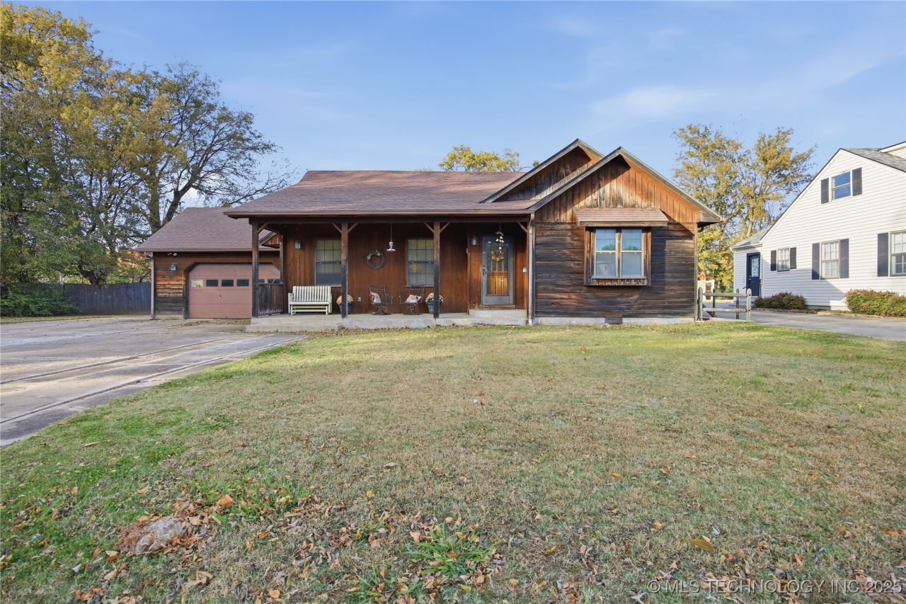 1812 Houston Street, Muskogee, OK 74403 Main Photo