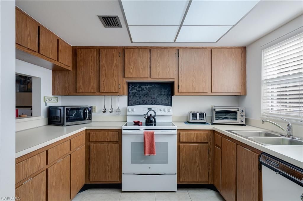 7056 Nantucket Cir , Unit 8, North Fort Myers, FL 33917 Photo