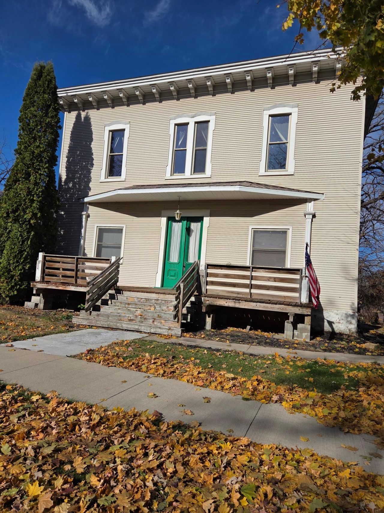 621 Elm Avenue E, Waseca, MN 56093