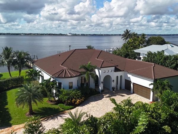 1000 NE Wright Avenue, Jensen Beach, FL 34957