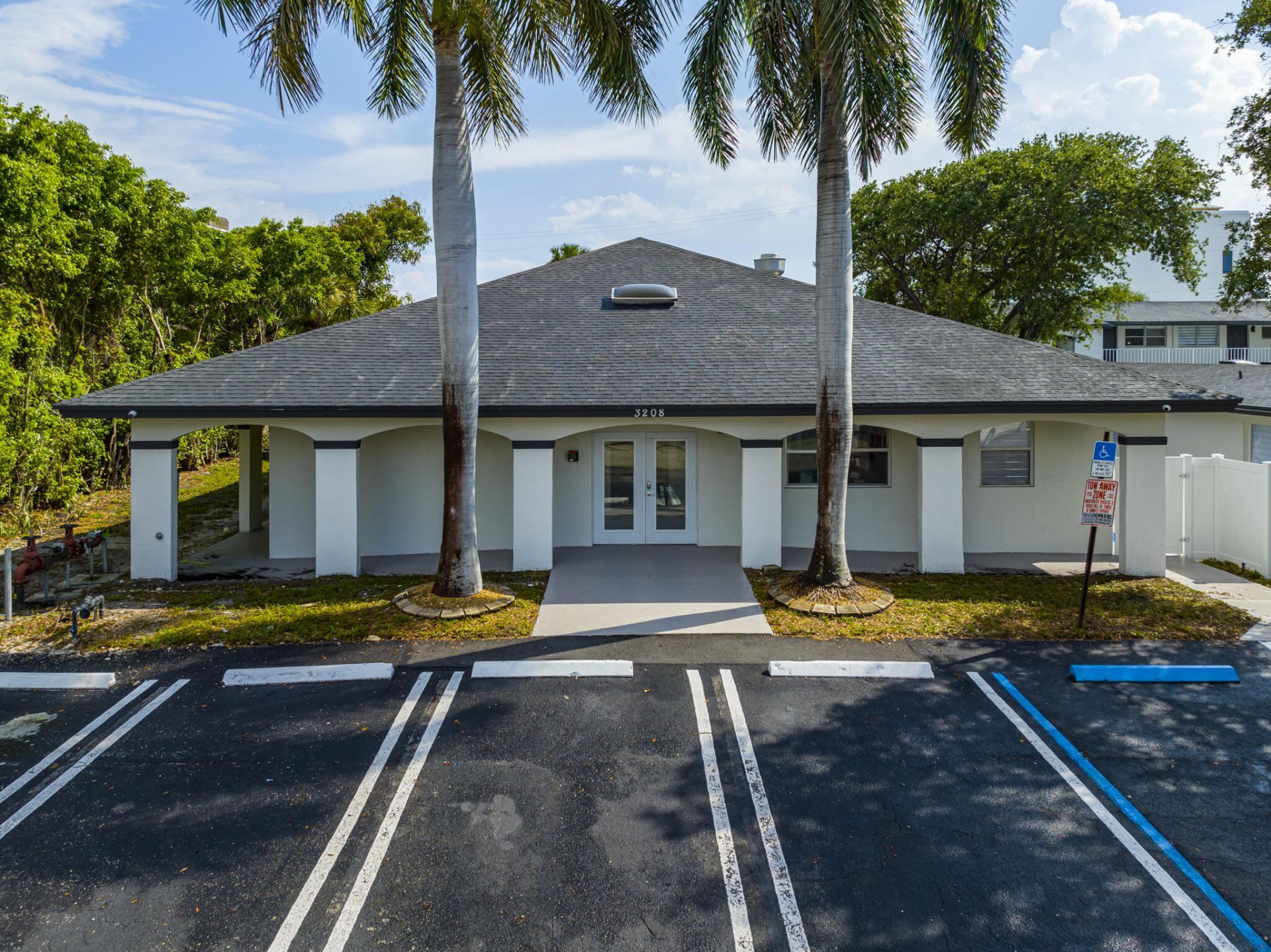 1020 N Riverside Drive, Pompano Beach, FL 33062 Photo