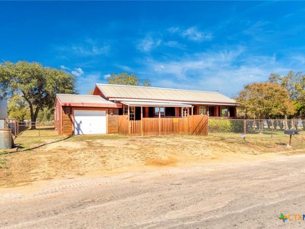 55 County Line Road, Dale, TX 78616