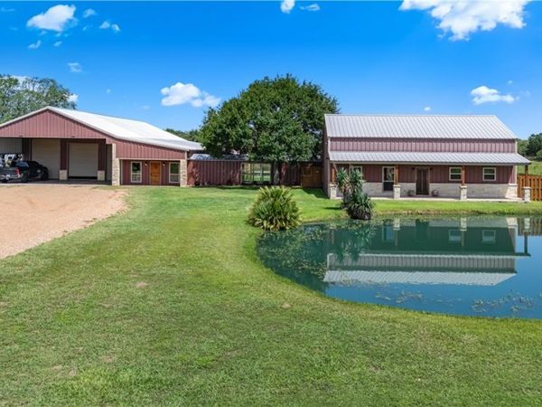 2796 Benbow Road, Inez, TX 77968