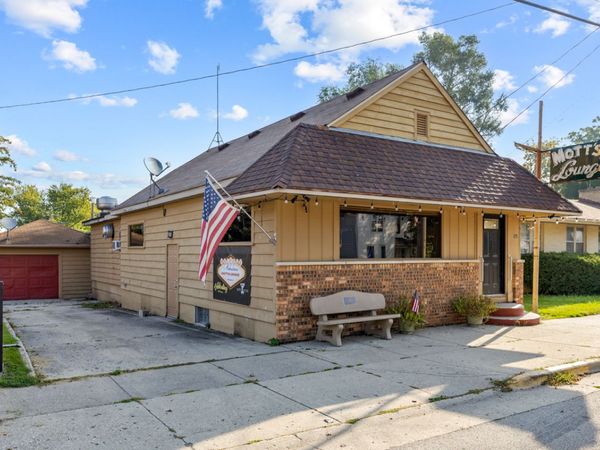 195 N Main Street, Burlington, IL 60109