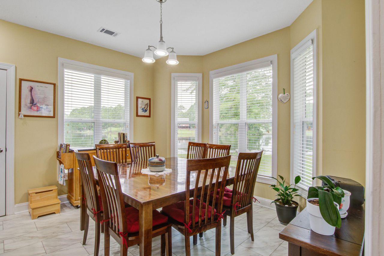 670 Plantation Street Photo 11