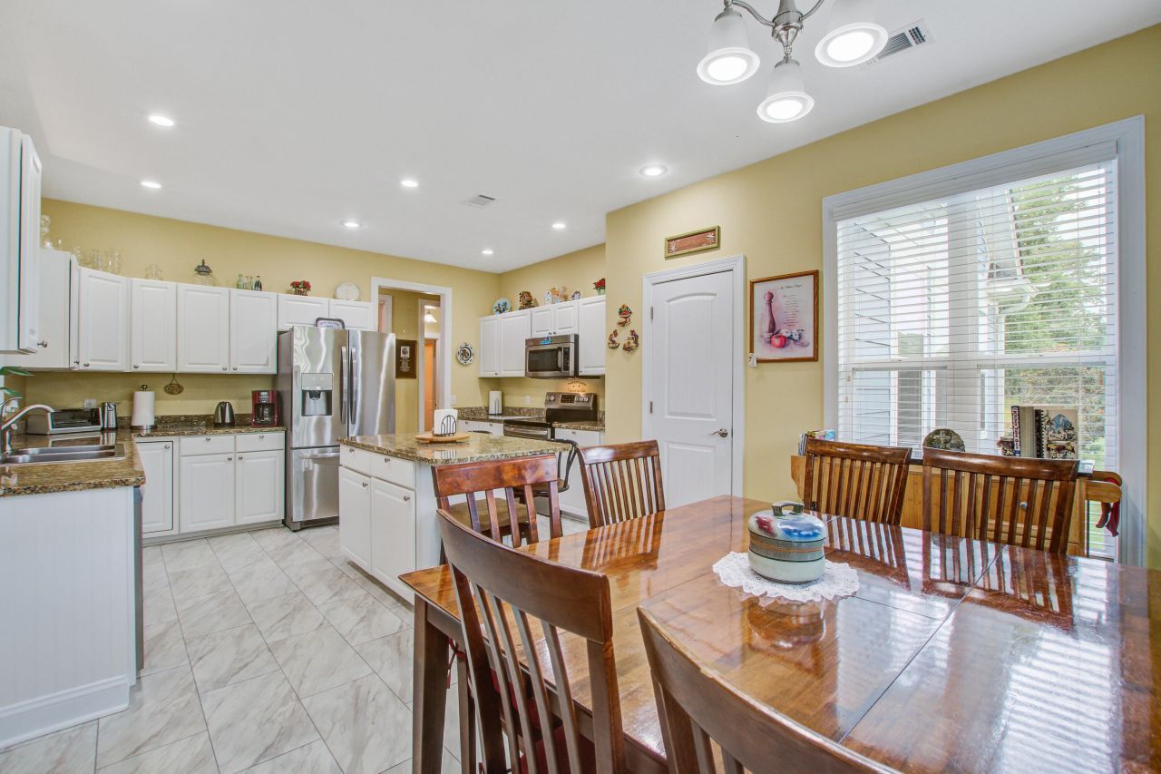 670 Plantation Street Photo 13