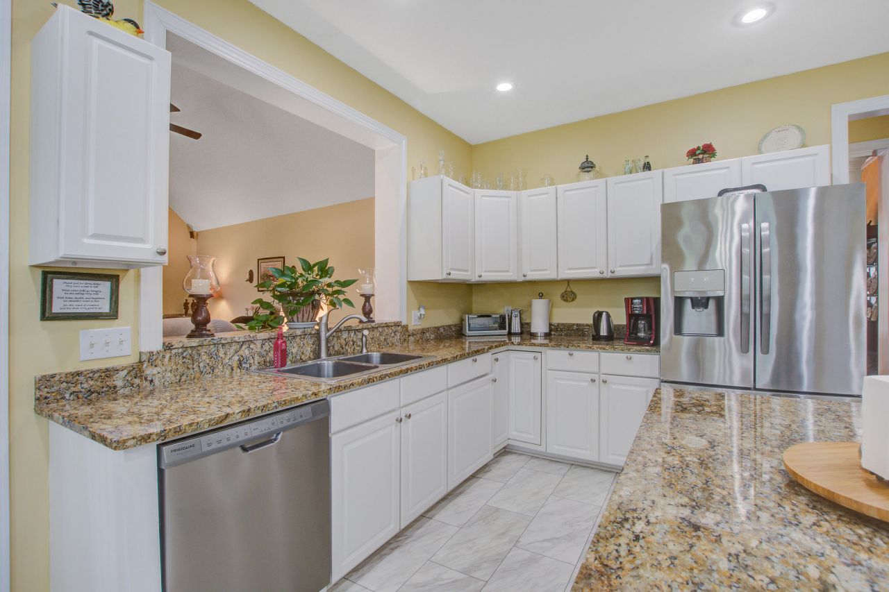 670 Plantation Street Photo 15