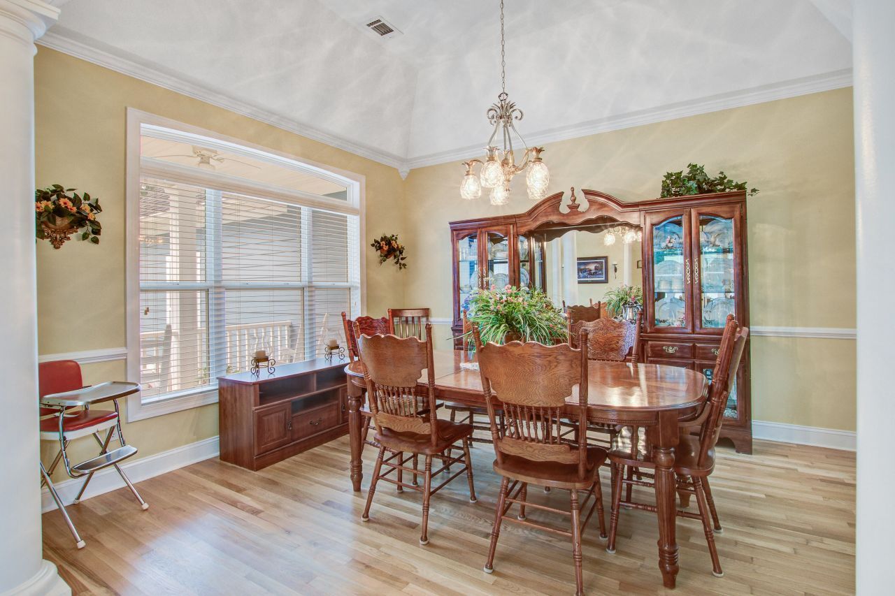 670 Plantation Street Photo 18