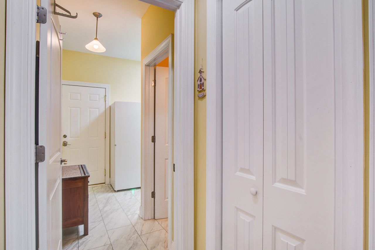 670 Plantation Street Photo 24