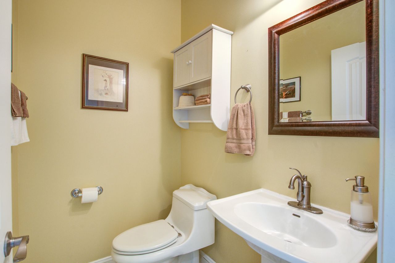 670 Plantation Street Photo 25