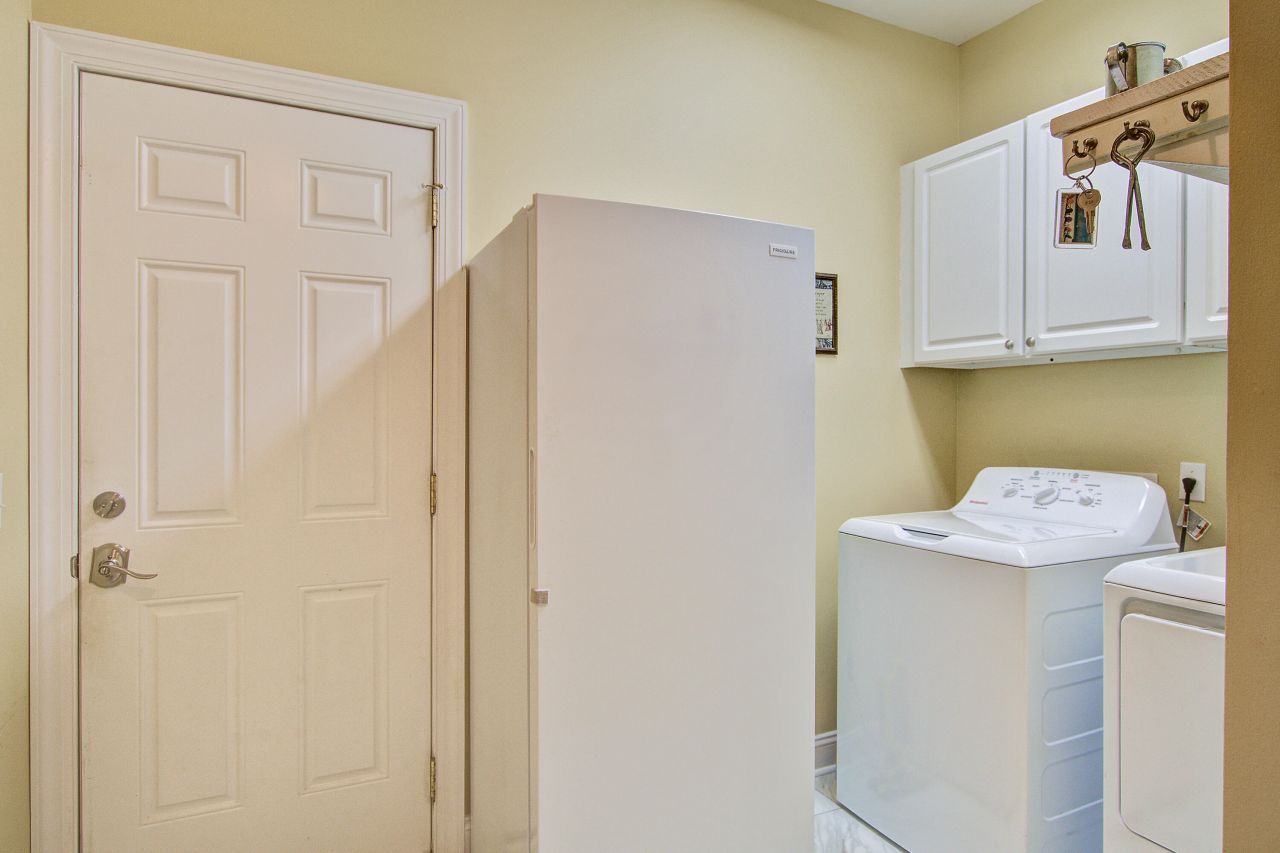 670 Plantation Street Photo 26