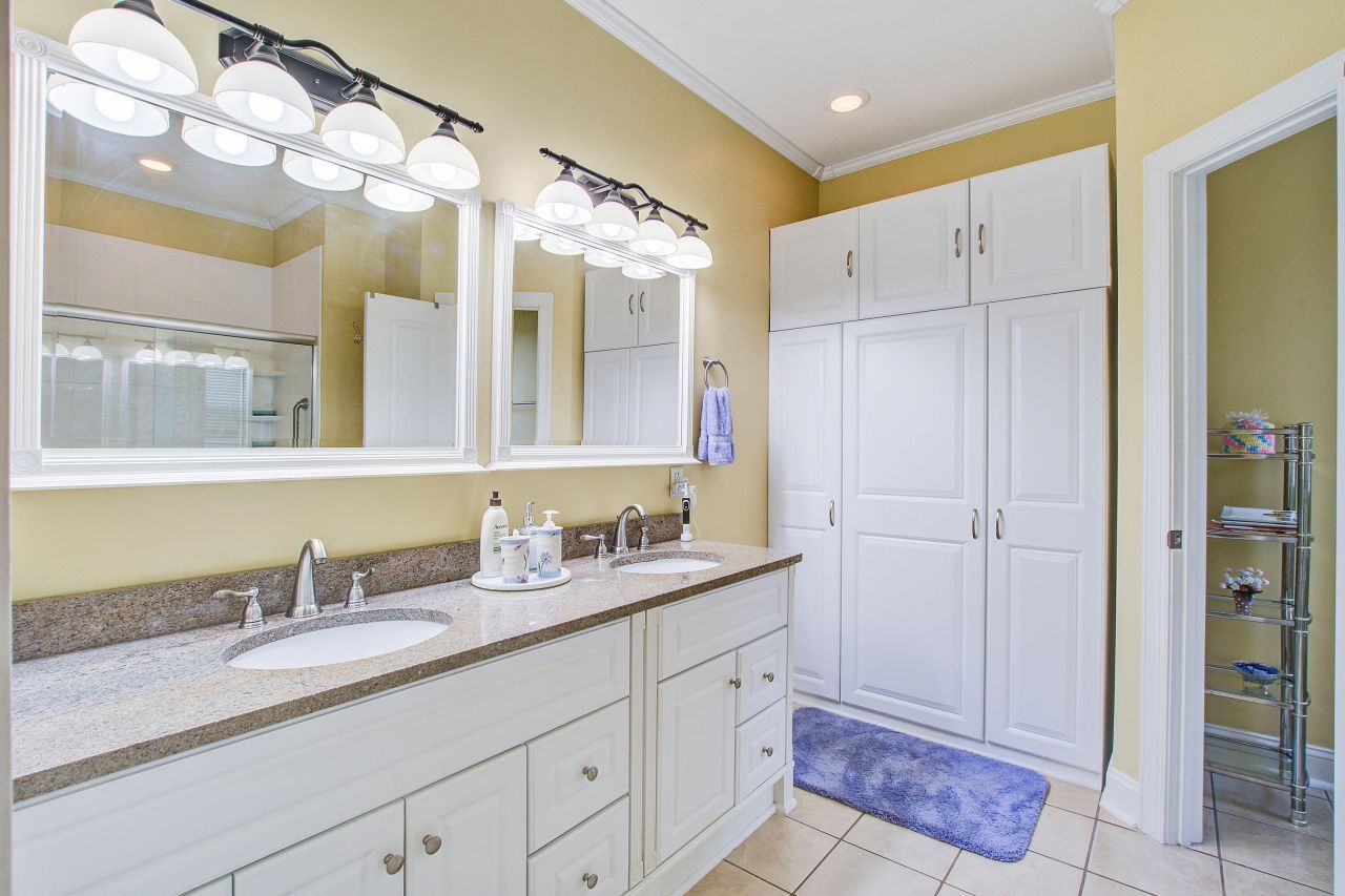 670 Plantation Street Photo 31