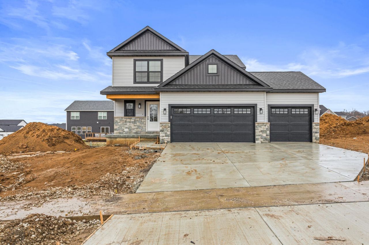 706 Wheatley Drive, Mahomet, IL 61853 Main Photo