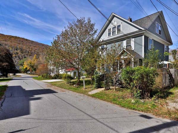 109 Park Row, Rochester, VT 05767